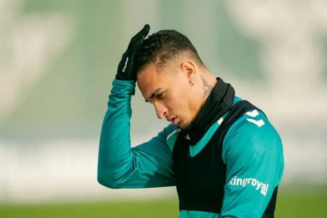 世界杯注册流程-马卡：安东尼是以发烧状态出战塞维利亚，目前已经恢复健康