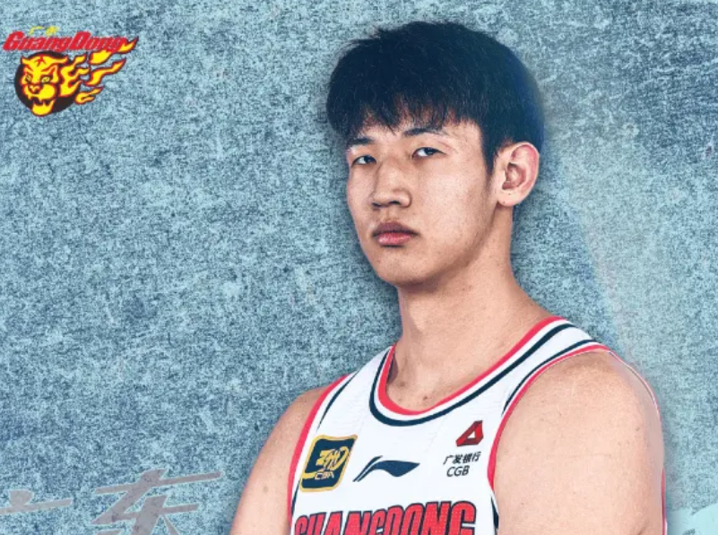 世界杯在线观看-上海半场险胜广东！弗格+洛夫顿轰32分，萨姆纳+3小将齐爆死顶！