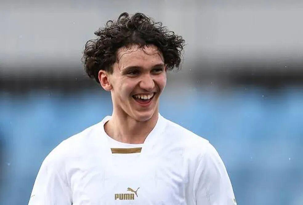 世界杯官方平台-曼联官宣压哨卖第四人，巨头叫停铁闸交易！没买人却化身出租狂魔