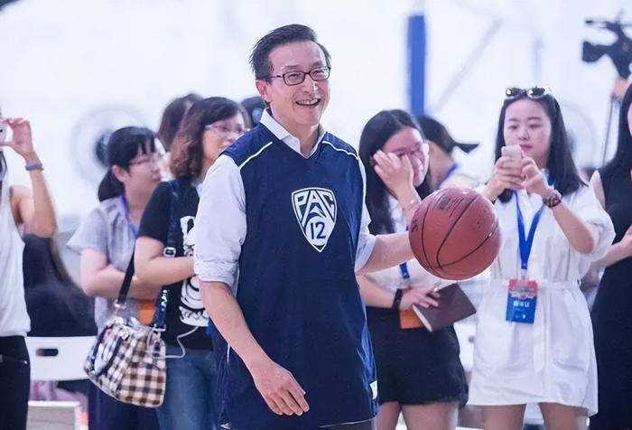 世界杯官方平台-当年蔡崇信33亿买下篮网队，如今出售值多少钱？网友：血赚|布鲁克林篮网队|nba|球队|估值|市值_新浪体育_新浪新闻